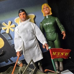 1982 MASH 4077 Tristar Durham COLLECTION – Helicopter Jeep Ambulance 16 Figures