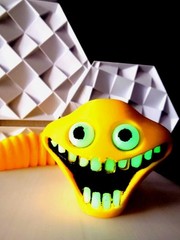 Hungry Worm – glow in the dark