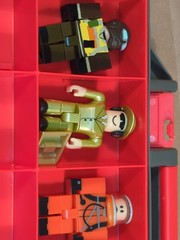 Roblox Carrying Case Action Figure Lot W/ 20 Figures & Accessories