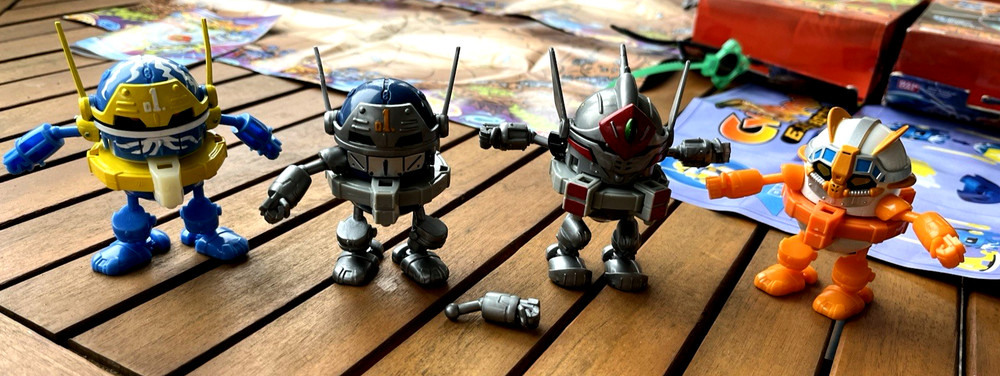 Bandai Cyclonians E.G.G. (4) Bots-Rot, Bolt, Tank, & Debris w/ mats, comics, box