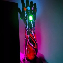 1:1 Replica Iron Man MK85 Battle Damage Nano Gauntlet Infinite Led Gloves Toys