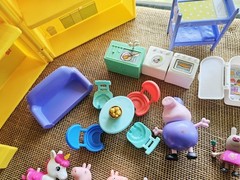 Peppa Pig 24pc Dollhouse Playset W/ Figures, Furniture, Christmas Tree, Unicorn
