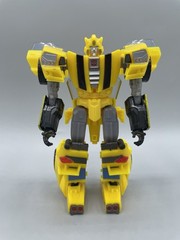 Transformers Generations 30th Anniversary Thrilling 30 Deluxe Class Bumblebee