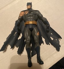 DC DIRECT BATTLE DAMAGED BATMAN INFINITE CRISIS SERIES 2 ACTION FIGURE