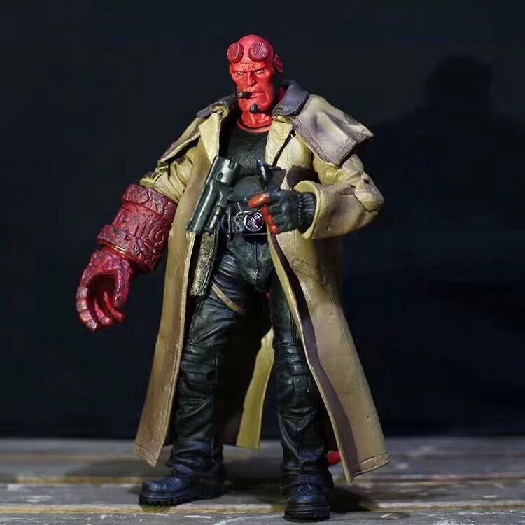 Mezco Hellboy Golden Army 7″ Action Figure Smoking Ver. Series 2 1:12 Collection