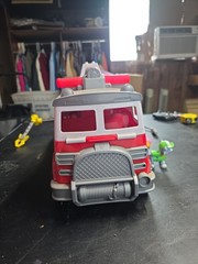 Fire Truck Paw Patrol Ultimate Rescue with Extendable Ladder Minicar & Figures