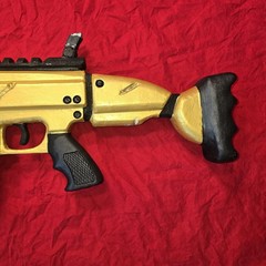 Life-size Fortnite Legendary GOLD SCAR EVA Cosplay Prop Replica Assault Rifle