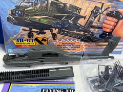 VTG Hasbro Flying Fighters AH-64 APACHE HELICOPTER “First Team” ~New