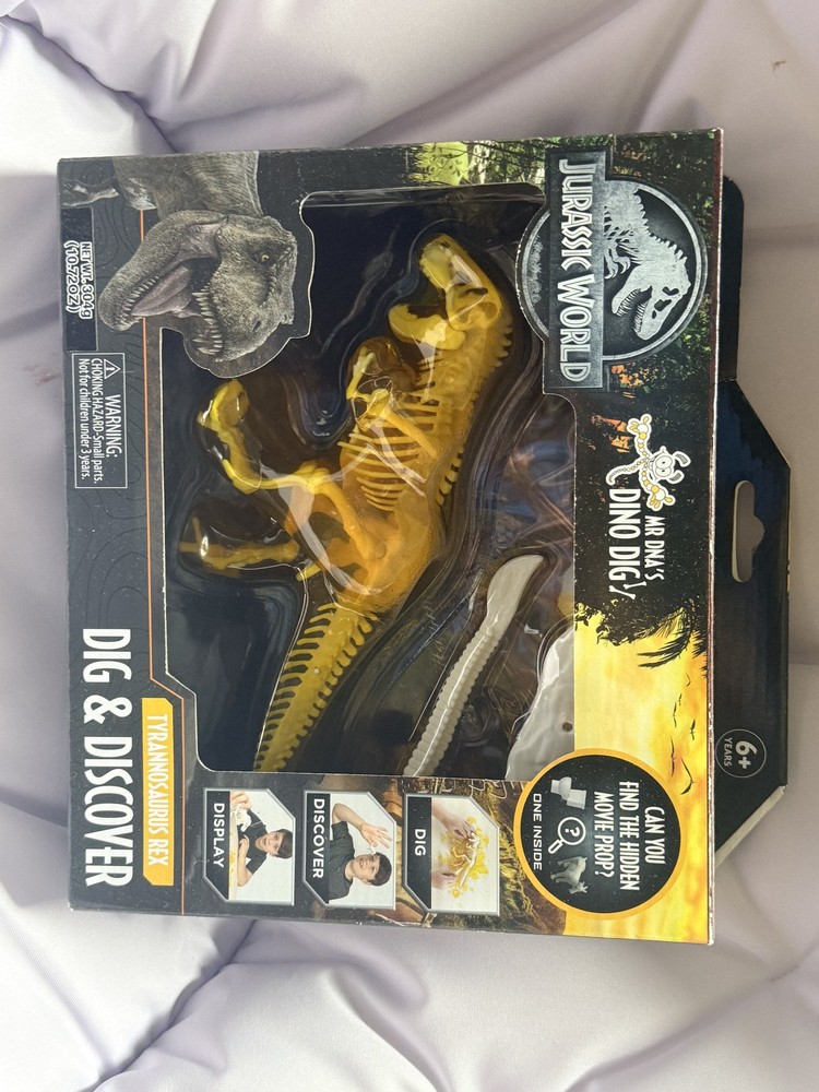 Jurassic World Dr. Tim’s Dino Dig & Discover Tyrannosaurus Rex Skeleton Kit NEW