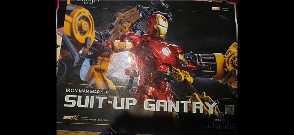 MARVEL STUDIOS THE INFINITY SAGA IRON MAN MARK IV SUIT-UP GANTRY ZD TOYS