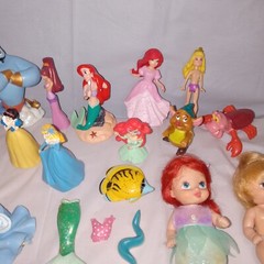 Lot of 25 Princess Cake Toppers Figures Ariel Vintage & Modern my little mermaid