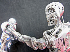 TERMINATOR 2 Indestructible T-800 Endoskeleton HOT TOYS MMS33 1/6 Scale