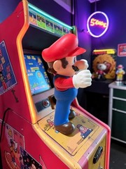 Super Mario 5″ Poseable Figure Excellent Condition Goldie Autograph Hard Plastic