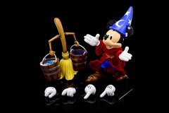 HEROCROSS Hybrid Metal Figuration #009 Disney Fantasia Sorcerer Mickey Mouse
