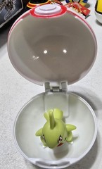 Pokemon Clip N Go Timer Ball with Larvitar Battle Figure Sealed