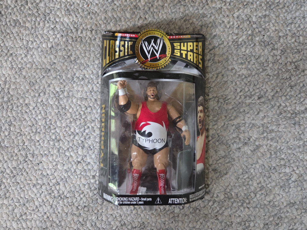 JAKKS Pacific WWE / WWF Classic Superstars TYPHOON