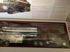 Transformers: Year of the Goat – Platinum Edition OPTIMUS PRIME NIB