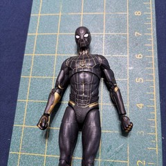 Diamond Select Marvel Select Spider-Man No Way Home Black/Gold Suit 7” Figure