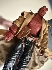 HELLBOY 14” ACTION FIGURE – RON PERLMAN – Articulated NEW IN BOX