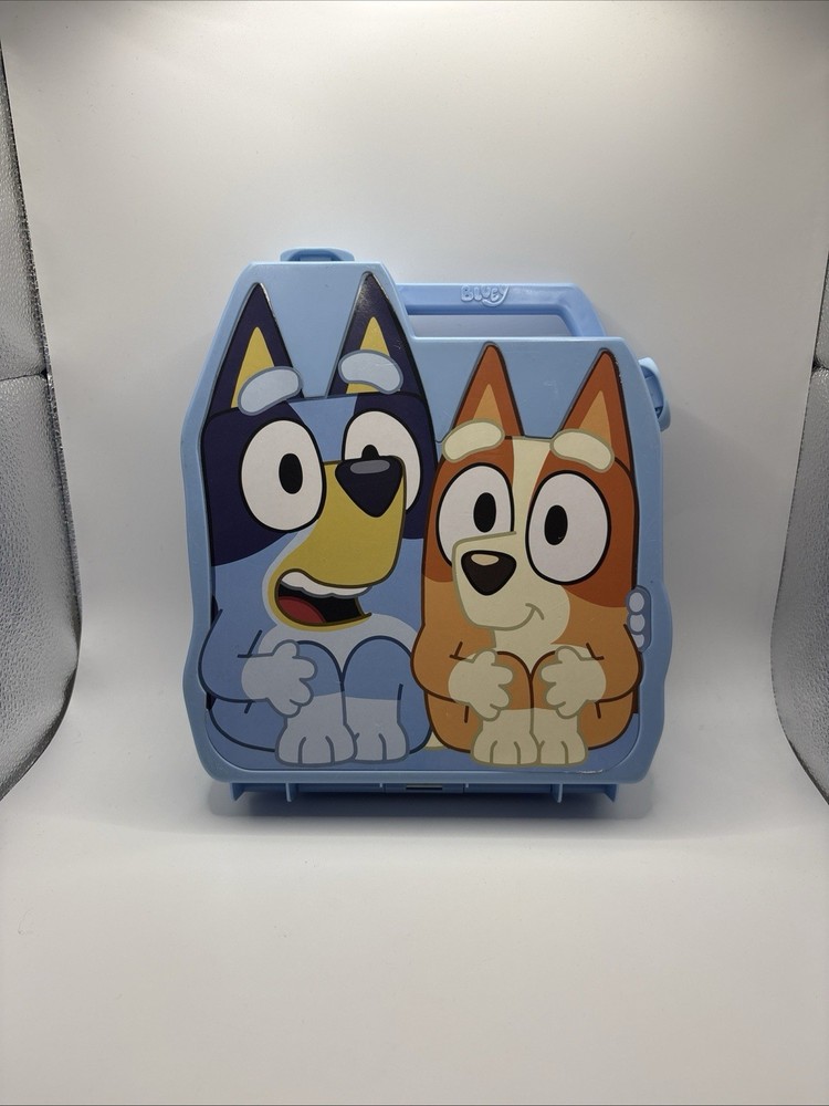 Bluey ~ Play & Go Buckle lock Hard Case ~ As Shown ~ Perfect Condition
