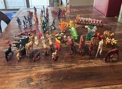 Huge Lot Action Figure & Animals -80 Pieces From Various Playsets!