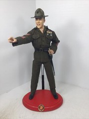 1/6 USMC MARINE GUNNERY SERGEANT R LEE ERMEY IN FULL DRESS GREENS SWORD & STAND