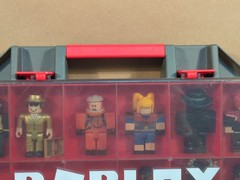 Roblox Carrying Case Action Figure Lot W/ 20 Figures & Accessories