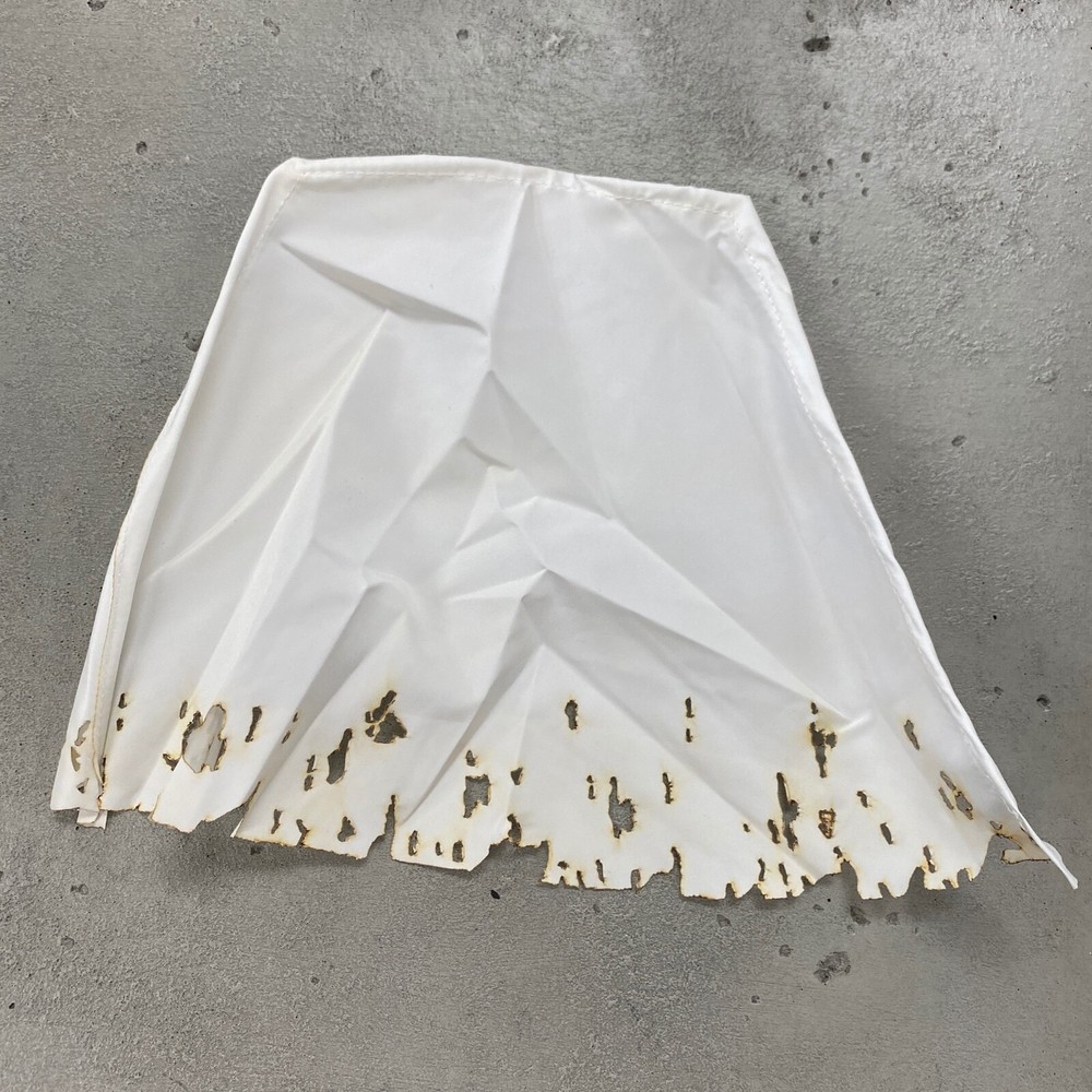 SU-C-EZ-WHT: 1/12 white battle damaged wired cape for 6″ action figure