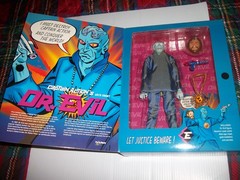 1998 Dr. Evil Captain Action Villain Series Figure Boxed Playing Mantis NEW