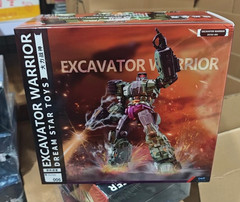 New Transformation toys Dream Star Toys DST02-006 Excavator Warrior In Stock