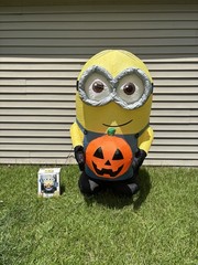 Dave Minion Despicable Me Blow up 4.5 ft Tall