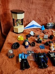Lot Of 18 Roblox Action Figures With Miscellaneous Parts (AS PICTURED)