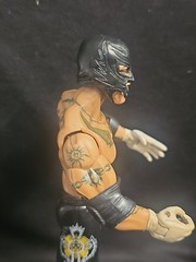 JAKKS PACIFIC 2005 WWE REY MYSTERIO ACTION FIGURE BLACK/YELLOW PANTS SUPER RARE