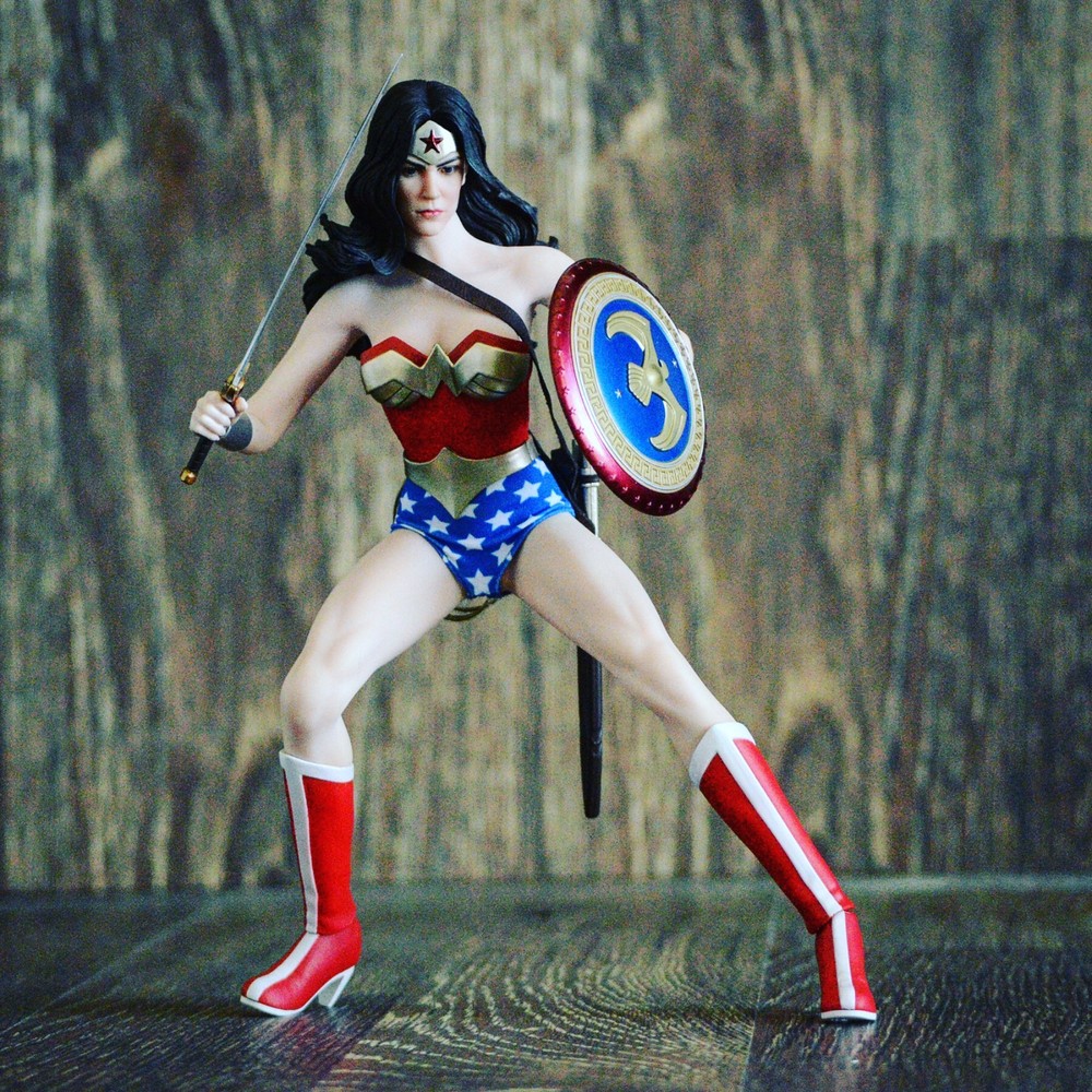 Sideshow Collectibles Exclusive DC Comics Wonder Woman 12″ 1/6 Scale Figure