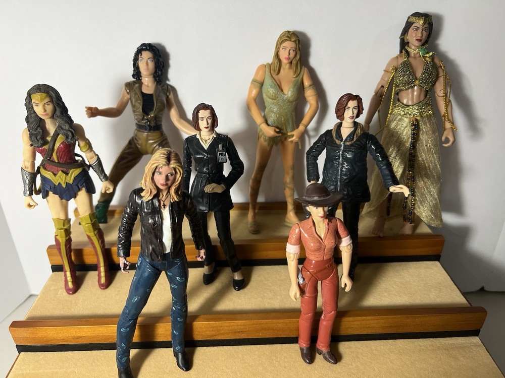 Lot/8-Movie/TV ACTION FIGURES-SCULLY/Wonder Woman/BUFFY-RIPLEY/Cassandra/Daena