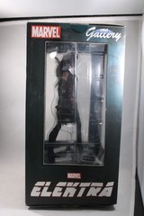 Marvel Gallery Elektra Netflix PVC Figure Diamond Select Toys 11in