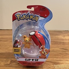 NIB Pokemon Clip ‘N’ Go Teddiursa and Poke Ball Mini Action Figure Toy