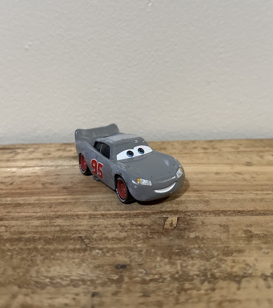 Mattel Disney Pixar Cars 3 Primer Lightning McQueen #95 Radiator Springs Classic