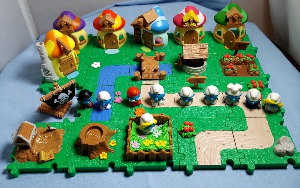 Jakks 2013 Smurfs Micro Village Garden, Water, Treasure, 19 Tiles & 10 Smurfs
