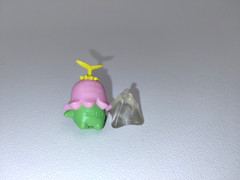 Digimon Sunflowmon Lalamon savers 1.5″ Bandai In hand