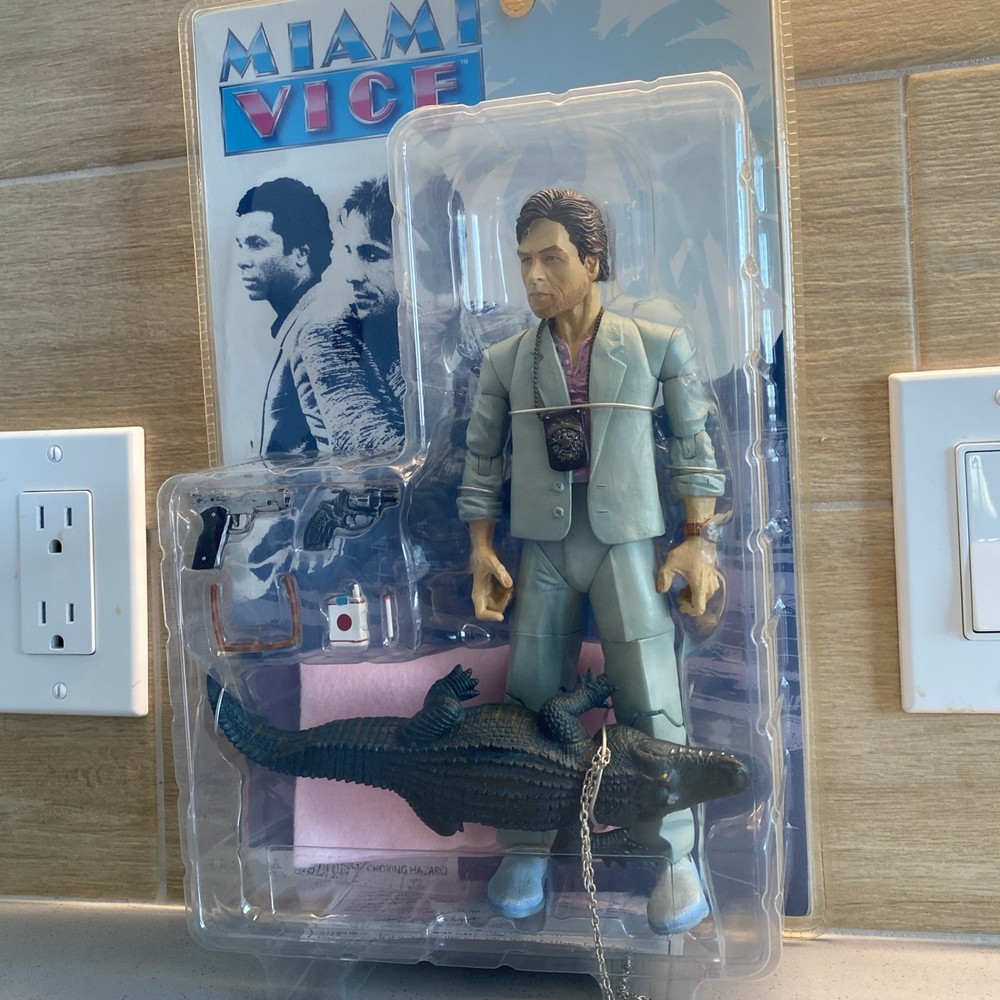 2006 MEZCO TOYZ Miami Vice Detective James “Sonny” Crockett Gray Suit In Box 🔥