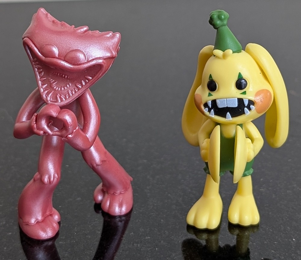 Poppy Playtime collectable mini figure Bunzo Bunny & Metallic Huggy Wuggy
