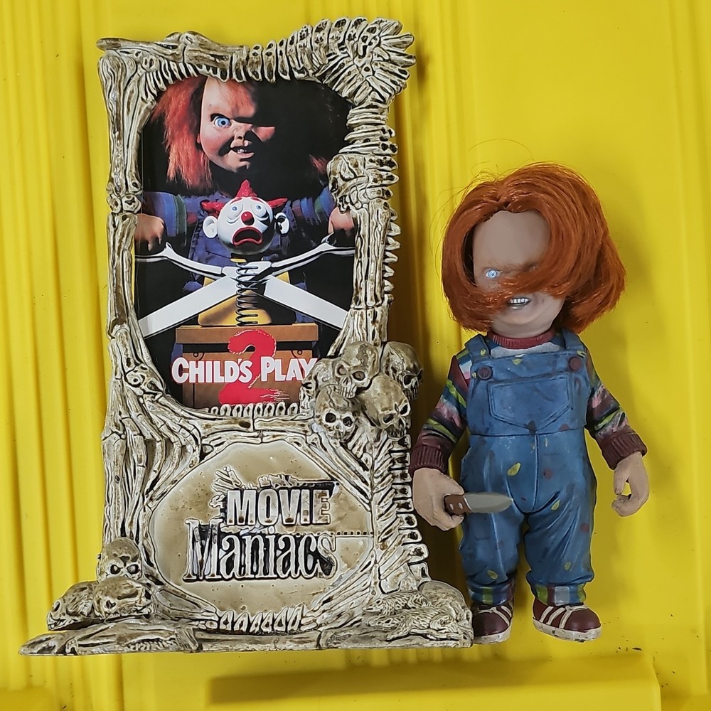 Movie Maniacs Child’s Play 2 Chucky Action Figure w/ Knife & Display Frame