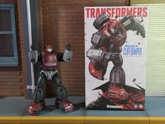 Threezero Transformers Cliffjumper Comic Book Edition MDLX Action Figure