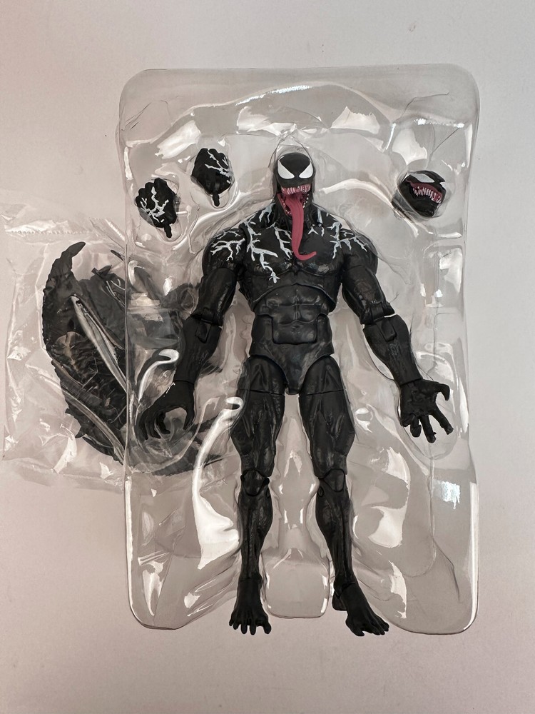 Legends Series Marvel Venom 7″ Action Figure w/Exchangeable Accessory Bulk Pack