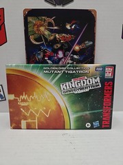 Transformers WFC Kingdom Mutant Tigatron Golden Disk Collection