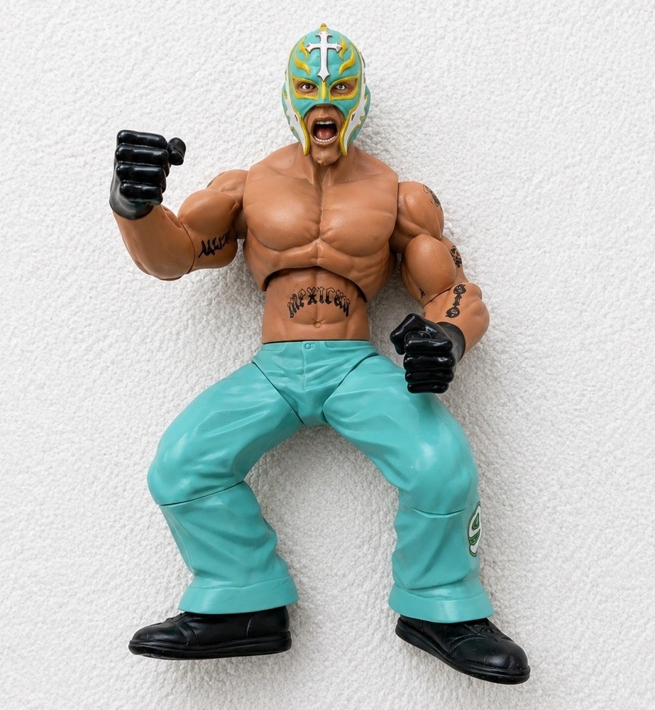 2005 JAKKS WWE WORLD WRESTLING RING GIANTS REY MYSTERIO 14″