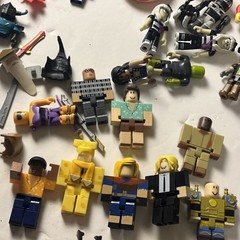 Huge! 50+ Roblox Action Figures & Accessories Collectors Carry Case – Mixed Lot