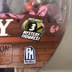 Piggy: Series 2 Mini Figures 10pk ( 3 Mystery ) With DLC Code And Carrying Case!