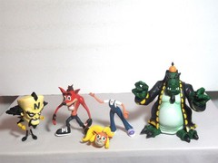 Lot Vtg 1998 Resaurus Crash Bandicoot Toy Action Figures & Accessories Gems